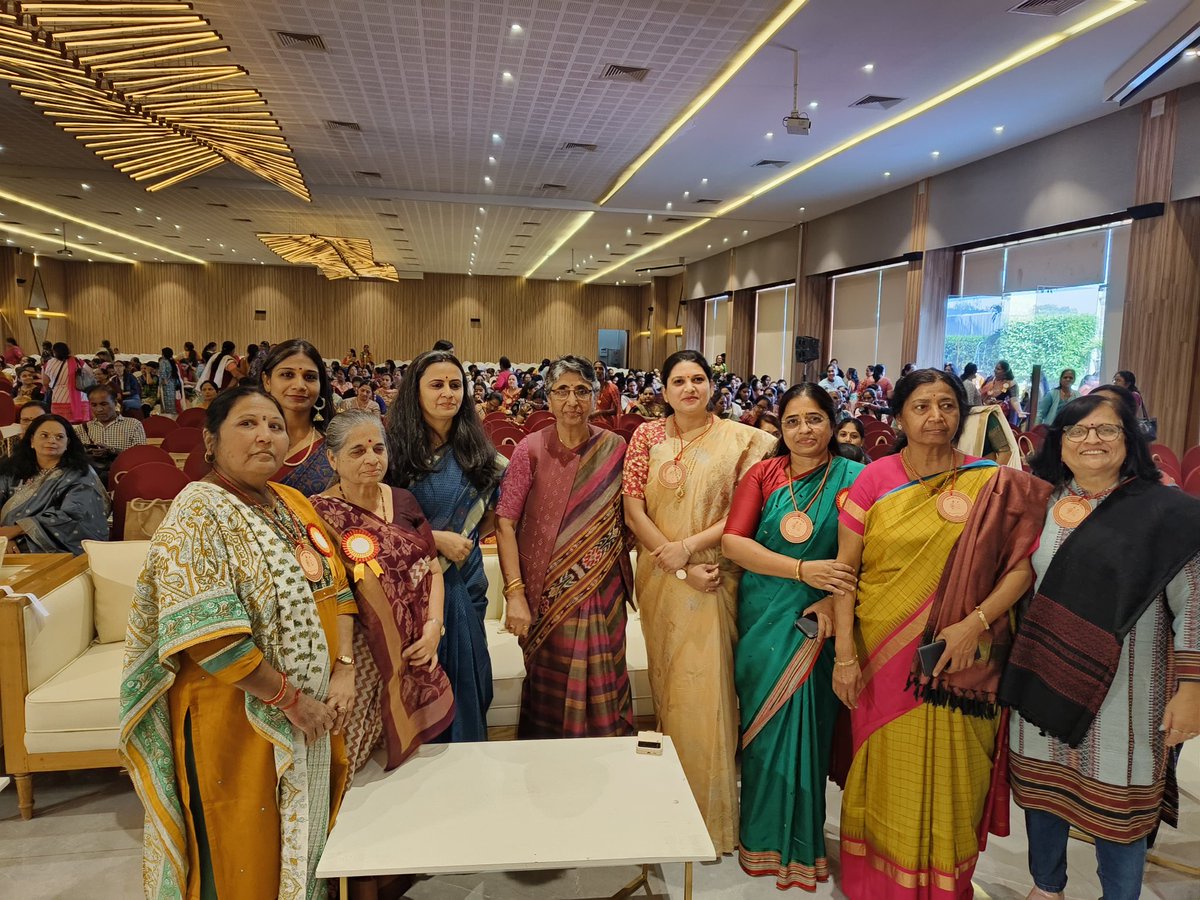 Deepikasardava's tweet photo. કર્ણાવતી મહાનગર ખાતે ડો.હેડગેવાર જન્મશતાબ્દી સેવા સમિતિ દ્વારા આયોજિત નારાયણી સંગમ કાર્યક્રમ અંતર્ગત મહિલા સંમેલનમાં હાજરી આપી. https://t.co/tD5MZTIbmP