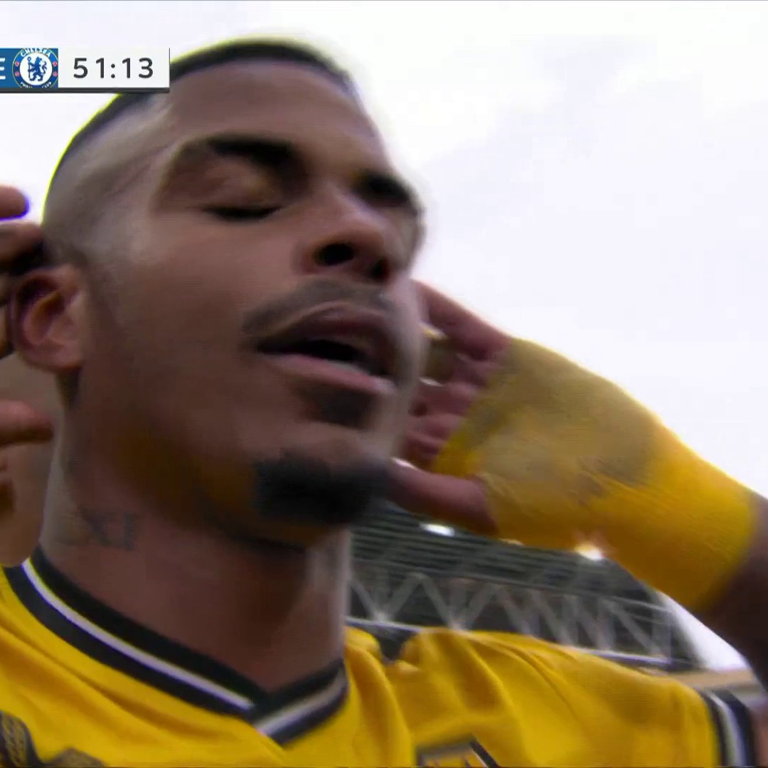 Breakthrough at Molineux! Mario Lemina head Wolves ahead of Chelsea! 🐺📺 @USANetwork