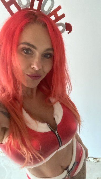 Xmas special live XMAS NITE 10pm GMT. Gonna have some Xmas goodies for u guys so come and join me. Link