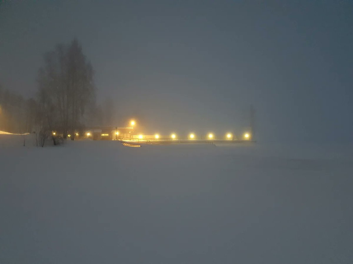 Jouluaaton ulkoilua Vänärillä. Hyppytornikin sumun seassa.
#vänäri
#väinölänniemi
#kuopio
#jouluaatto
#joulukuu
#ulkoilu