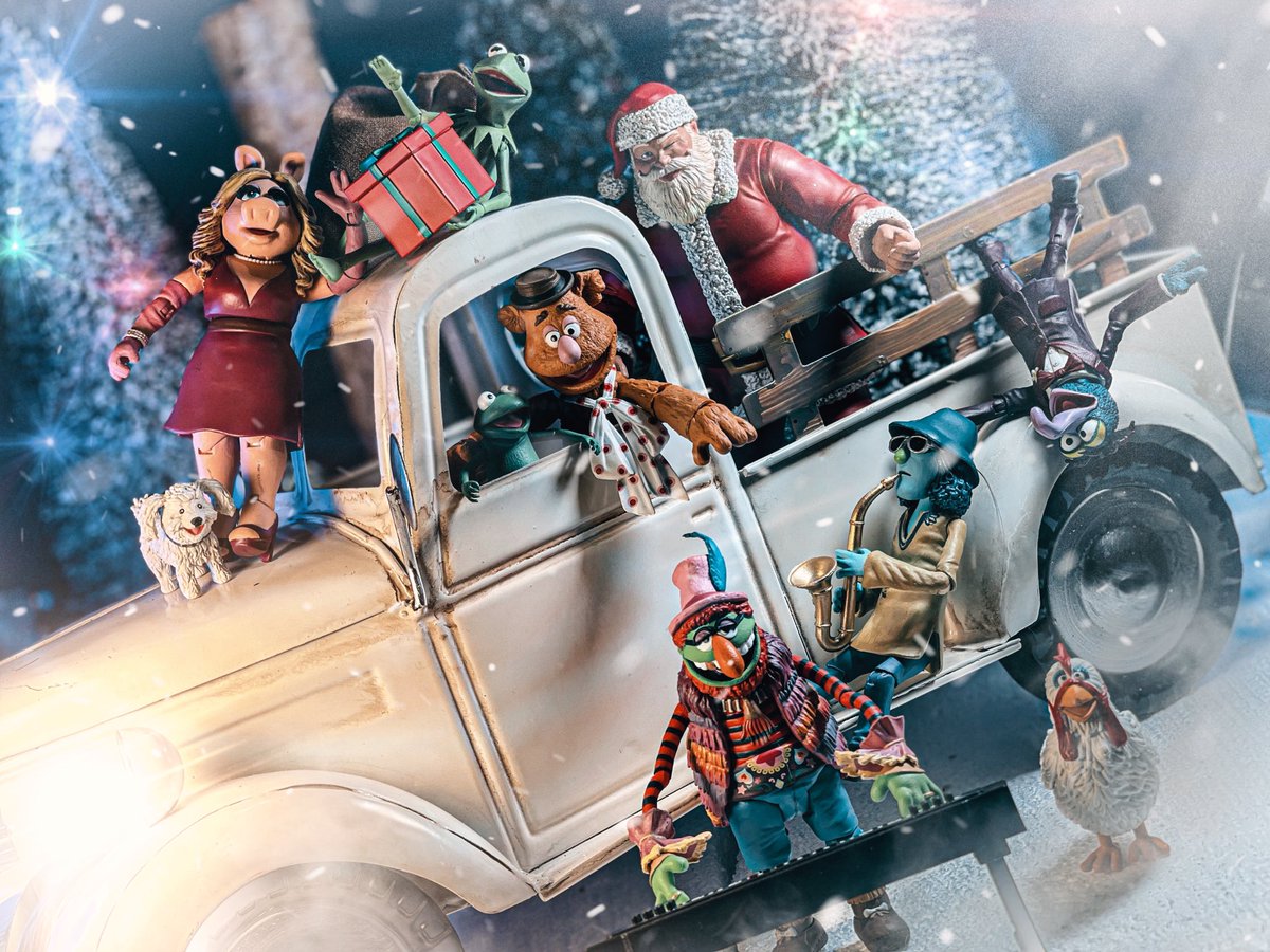 toyetic40s's tweet photo. CHRISTMAS TOGETHER!!

#TheMuppets #DiamondSelectToys #SantaClaus #FreshMonkeyFiction #NaughtyorNiceCollection #Kermit #Piggy #Fozzie #Gonzo #Zoot #DrTeeth #ACTIONFIGURES #ActionFigurePhotography #toyphotography
@TheMuppets @KermitTheFrog @CollectDST @FreshMonkeyFic @GonzotheGreat https://t.co/vukkTLfJdT