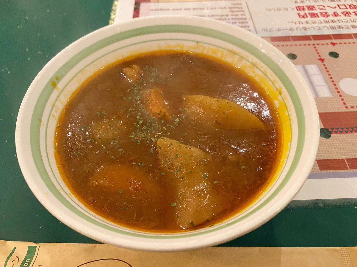 今年も札幌大通でミュンヘン・クリスマス市にお邪魔してきました。
グヤーシュ(ドイツ語なのでグーラッシュ)を今年も頂きました。
夕方なので凄く混んでましたｱﾜヾ(ﾟω｡ヽ≡ﾉﾟω｡)ﾉﾞｱﾜ