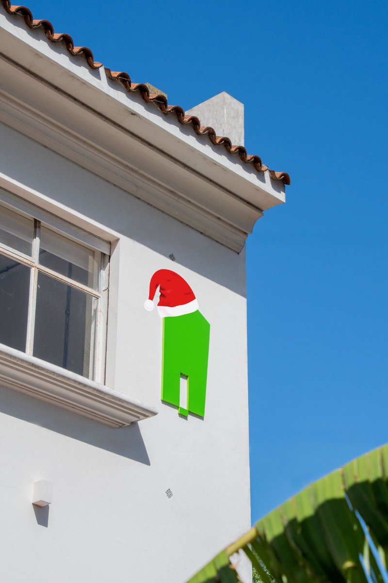 etxerealestate's tweet photo. ¡Les deseamos a todos una Feliz Navidad! 🎅🏽🎄✨
.
.
#xmas #xmastree #christmas #christmaspost #merrychristmas #navidad #navidat #feliznavidad #papanoel #santaclaus #etxe #realestate #bienesraices #realestatechristmas #montevideo #uruguay https://t.co/rNJlRxS9eX