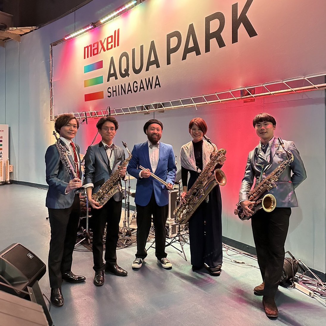 HC_SQ's tweet photo. 12月23.24日、アクアパーク品川のクリスマスプレミアムナイトで演奏させて頂きました🎷
まさかイルカショーで演奏させて頂ける日が来るとは思いませんでした！！楽しかったー🐬✨✨

お越し下さった皆様、関係者の皆様、ありがとうございました！！メリークリスマス🎅🎄 https://t.co/VipHctJSbC