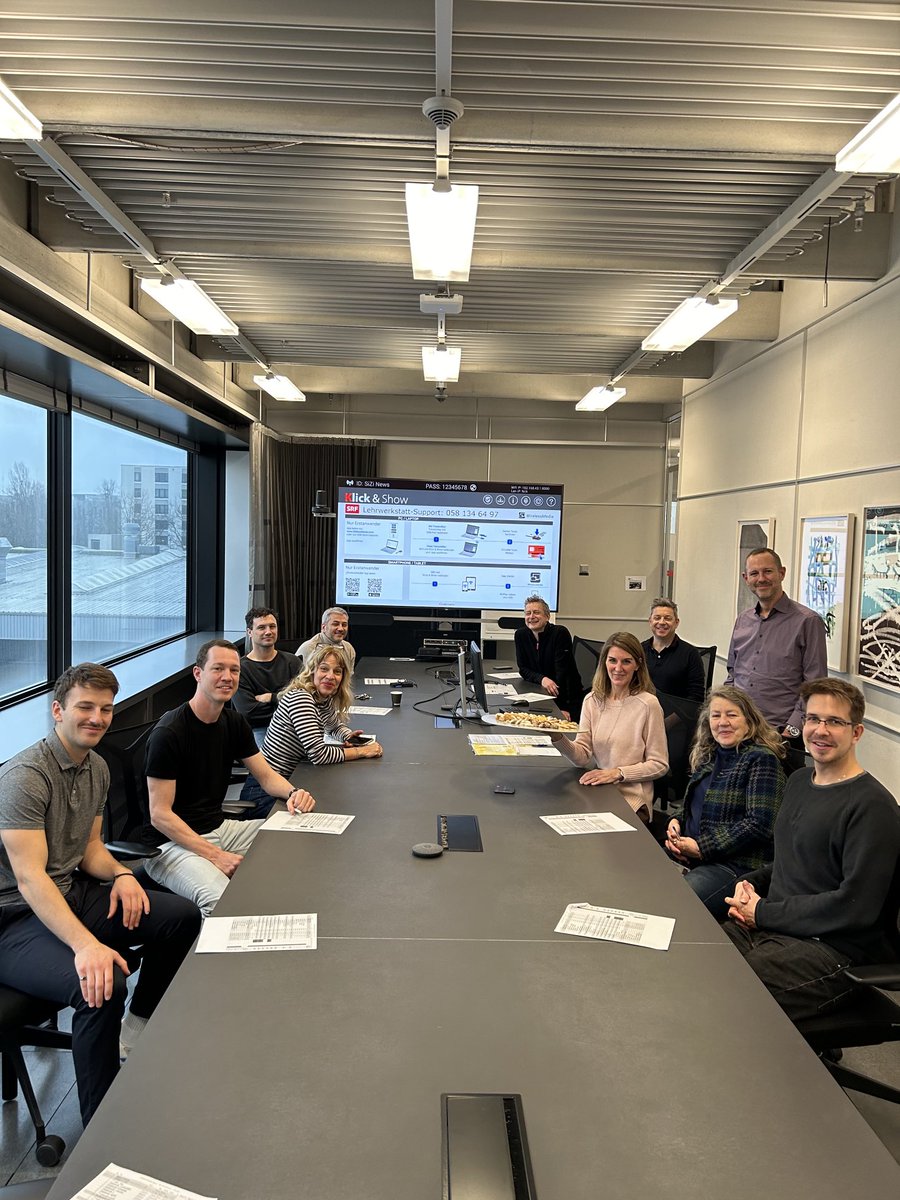 #servicepublic 365 Tage im Jahr - die Redaktion der #srftagesschau wünscht allen frohe Weihnachten 🎄🎁🤶