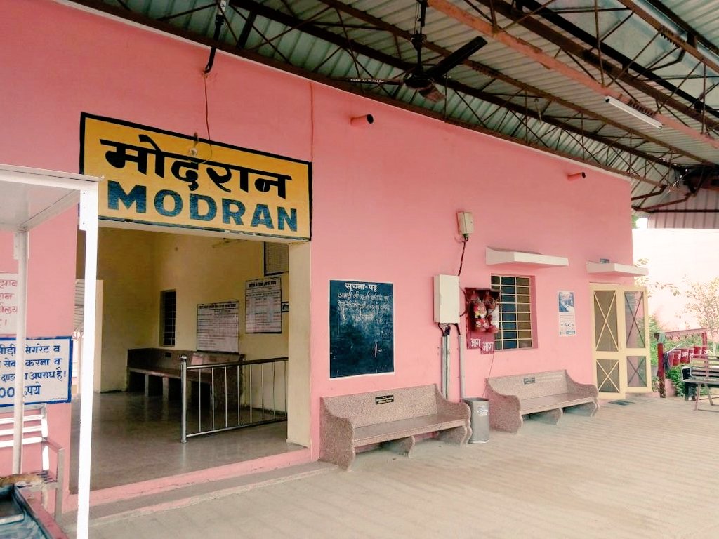 Jagmalsingh_Mon's tweet image. रेलमंत्री @AshwiniVaishnaw जी से निवेदन है कि ग्रामीण जनता की भारी #यात्री मांग को देखते हुए ट्रेन 14807/08 #भगत_की_कोठी_दादर का #मोदरान स्टेशन पर ठहराव प्रदान करे क्षैत्र के लाखों यात्रियों को राहत प्रदान करे
@GMNWRailway @NWRailways @Hameersinghbhal @KailashBaytu @RailMinIndia