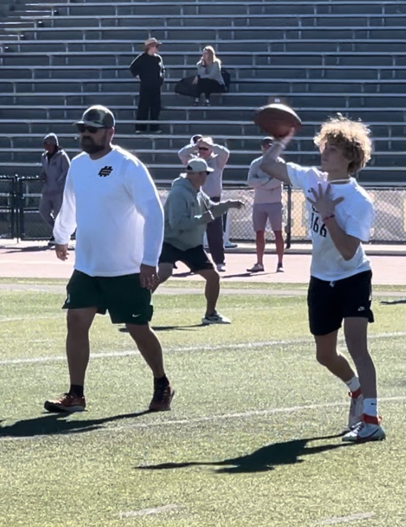 Lucky to attend @Elite11 last weekend and train with some of the best. My team won the last days skills challenge. @jtheaps9 @Stumpf_Brian @CoachHoover thank you coaches.