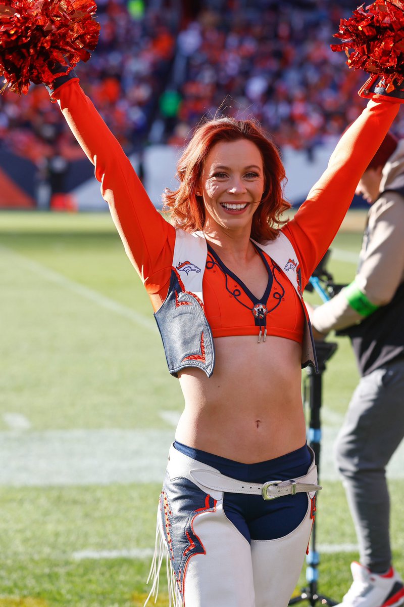 Have a holly jolly GAME DAY 🎶🎄 #NEvsDEN | #DBC2023