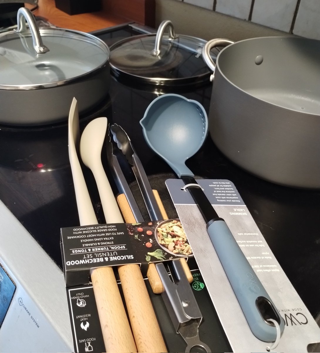 Lucitadoce's tweet image. Se vale que te regale una batería de ollas para cocinar 😃🔪
Feliz Navidad 🎄 #FelizNavidad