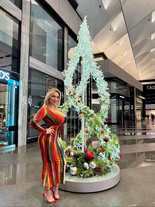 It&rsquo;s my birthday!!!!! 🥳  40 and fabulous 🤪🥂  Help me celebrate 🎊🥹🫶🏻 https://t.co/9NKxJzxD7T