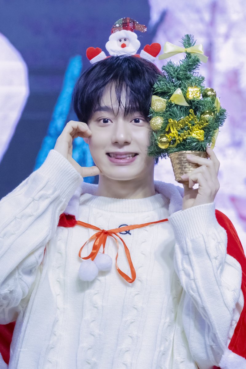 𝙰𝙻𝙻 𝙸 𝚆𝙰𝙽𝚃 𝙵𝙾𝚁 𝙲𝙷𝚁𝙸𝚂𝚃𝙼𝙰𝚂 𝙸𝚂 𝚈𝙾𝚄
0:00 ───────*̥❄︎‧˚─────── 8:26
⇆      ◁     ❚❚     ▷      ↻

#원어스 #ONEUS #환웅 #HWANWOONG