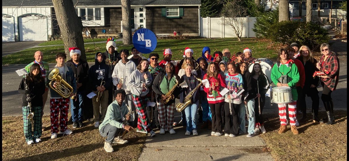 North Babylon High School Horns bringing some holiday cheer around the District! Thanks for visiting Central Office!