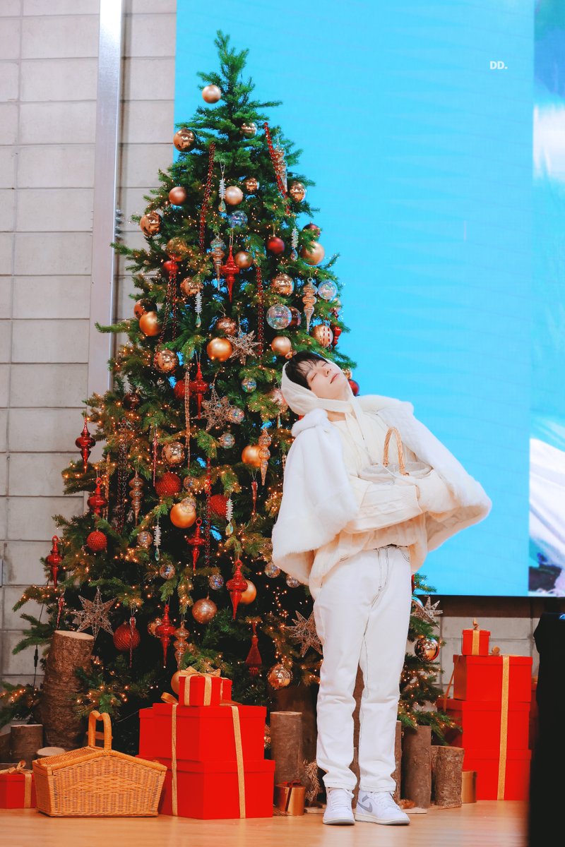 deardelight_826's tweet photo. Merry Christmas🎄

#환웅 #HWANWOONG 
#원어스 #ONEUS https://t.co/tPlk8uNEFH