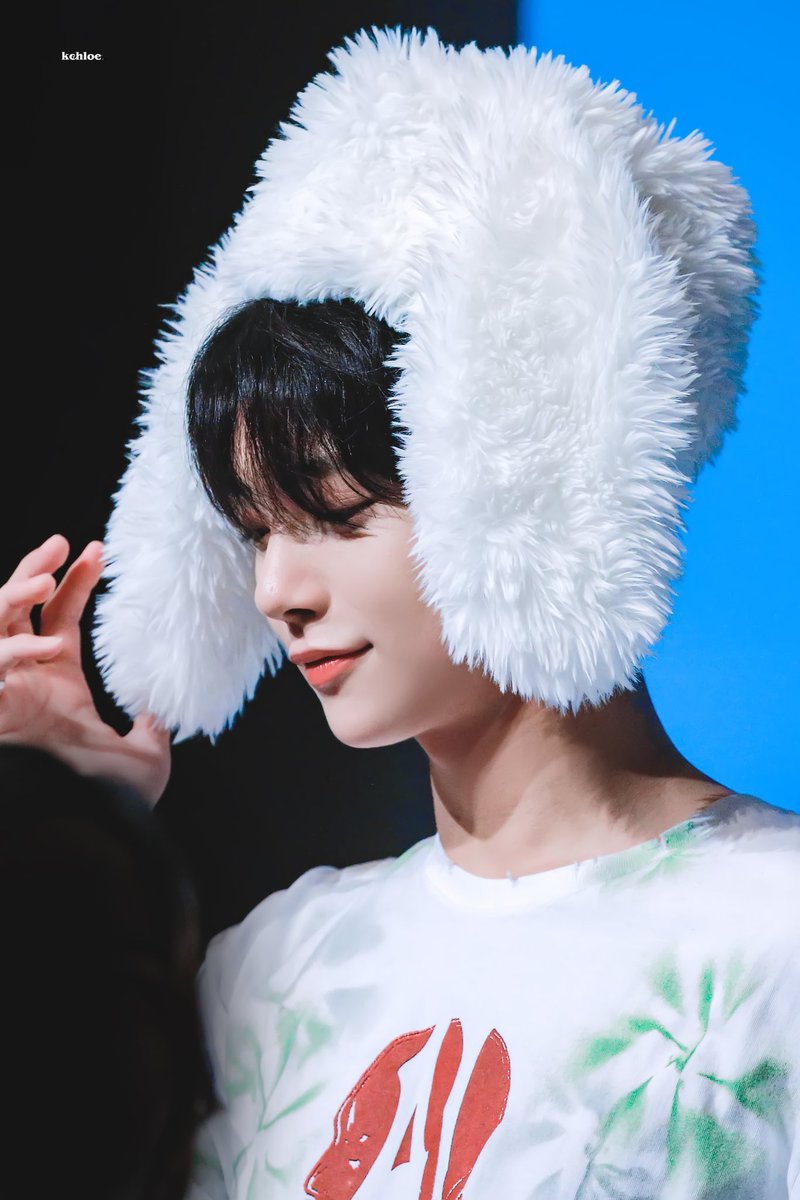 kchloe00's tweet photo. 231105 Yes24 fansign event

Merry Christmas ❄️
-Love can’t be expressed by words
You are part of my world 

#조슈아 #Joshua 
#ジョシュア
#세븐틴 #SEVENTEEN https://t.co/lUblJJtNRR