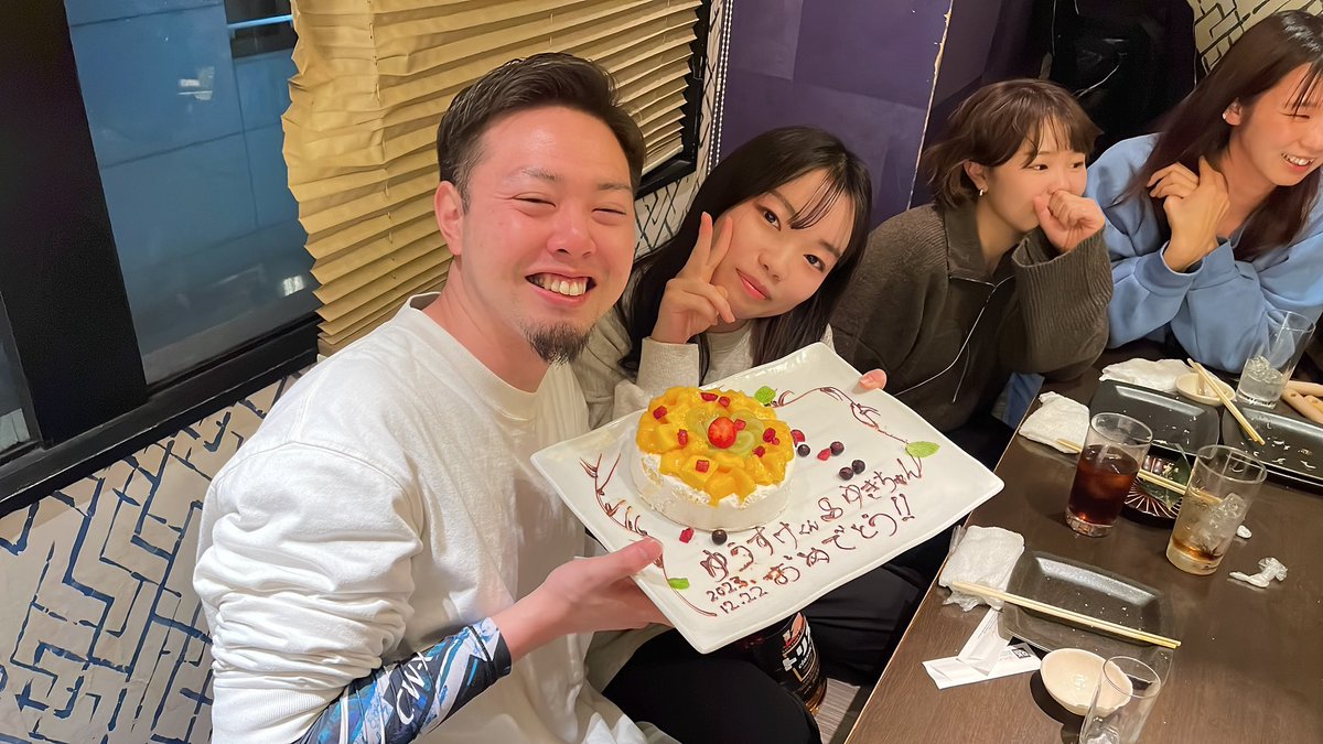 ds_kaede's tweet photo. お疲れ様です‼️

昨日はヤエチカ店のみんなで忘年会&amp;丸茂トレーナー、長井トレーナーの誕生日会をしました！🎂🎉

12月もあっという間にあと少し
ヤエチカ店に丸茂トレーナーがいるのも残りわずか😭😭😭

寒い日が続きますが頑張っていきます✊

#ドクスト
#ヤエチカ店
#ヤエチカのいけめん https://t.co/uNkUPxkZ6a