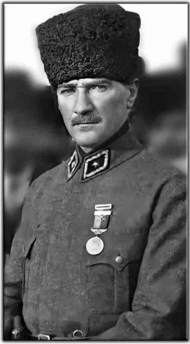 Bize Atatürk gibi Türklük şuuru ile donanmış,vatan sevgisi ile yanıp tutuşan bir lider lazım.🇹🇷 #SehidinVarTürkiye