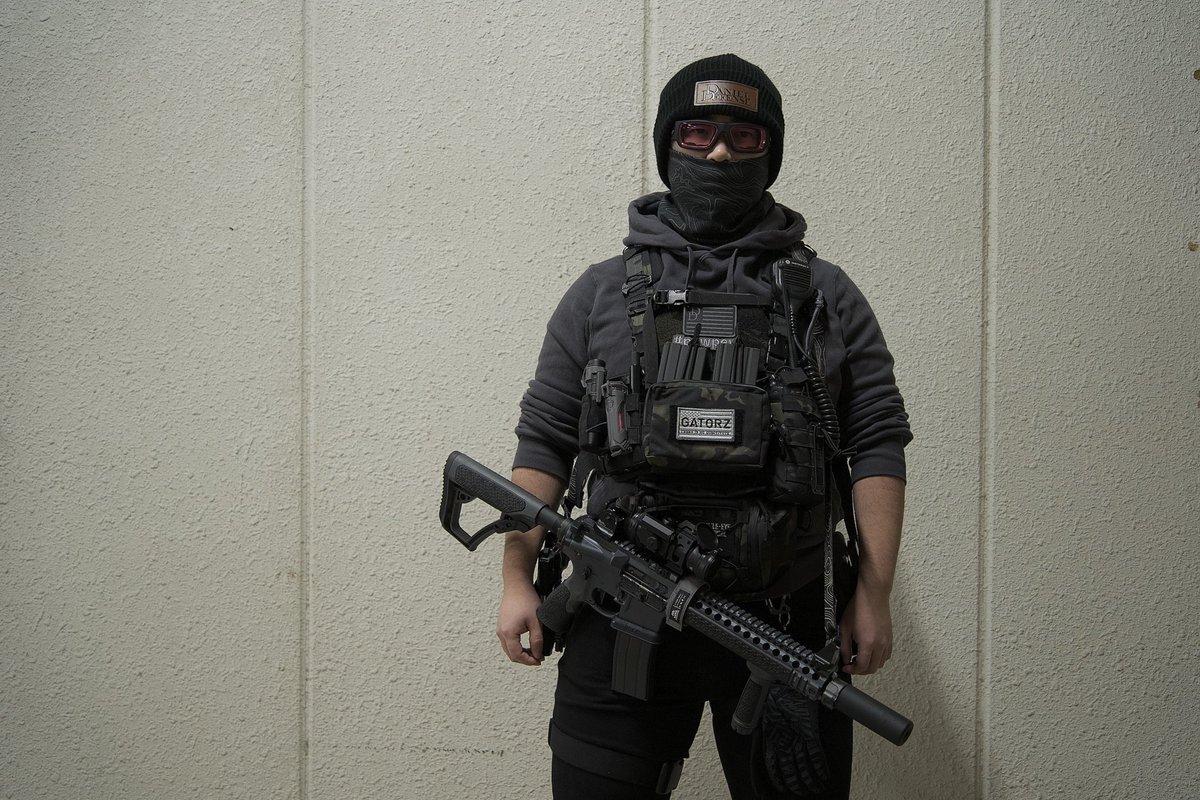 miyabisabage's tweet photo. #GATORZDAY
#GATORZDAYフォトコン
#Gatorz
#Danieldefense
#DDMK18
#x115xTaylor
媚びてきました。
よろしくお願いします。

着用: SPECTER
撮った場所:眼鏡屋ガレージ
撮った人:キマ https://t.co/cuV6g1p5KQ