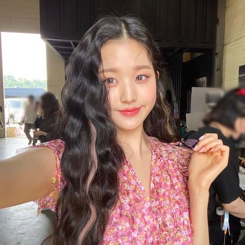 Penggemar berbagai grup KPOP saling vote visual masing-masing tim

tinyurl.com/4997hbyd