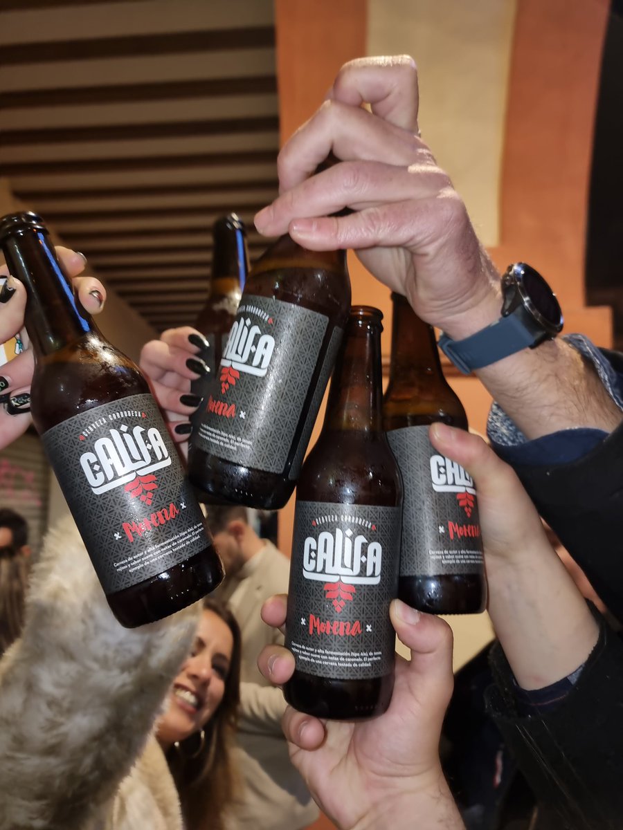 Brindemos con Califa! Feliz nochebuena! 

#cervezascalifa
#cervezacordobesa
#lamorena
#cordoba
#corredera
#lanuestra