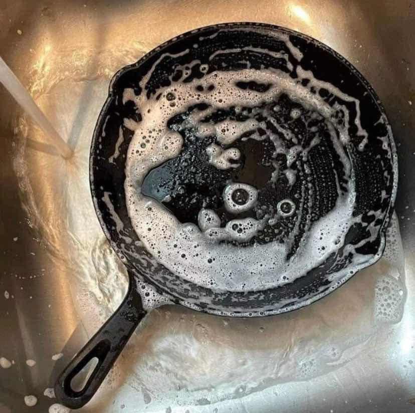 HeroDividend's tweet image. My grandma always makes me do the dishes after Christmas eve lunch

She will be so happy to see that I cleaned her dirty old pan