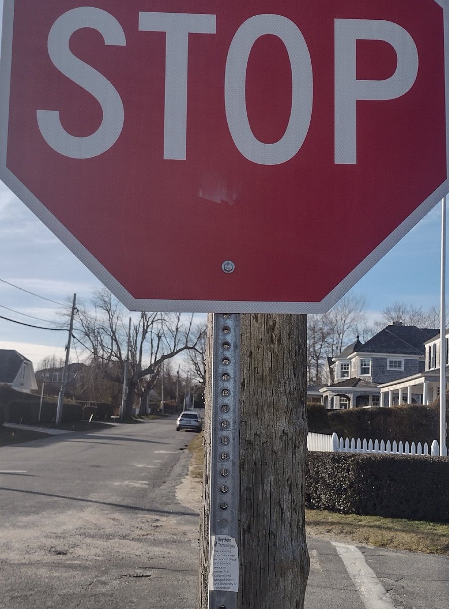 lister_'s tweet photo. HyannisPort people like to keep their activism low-key (you have to scroll down, and zoom in) https://t.co/cnIJHUxa3V