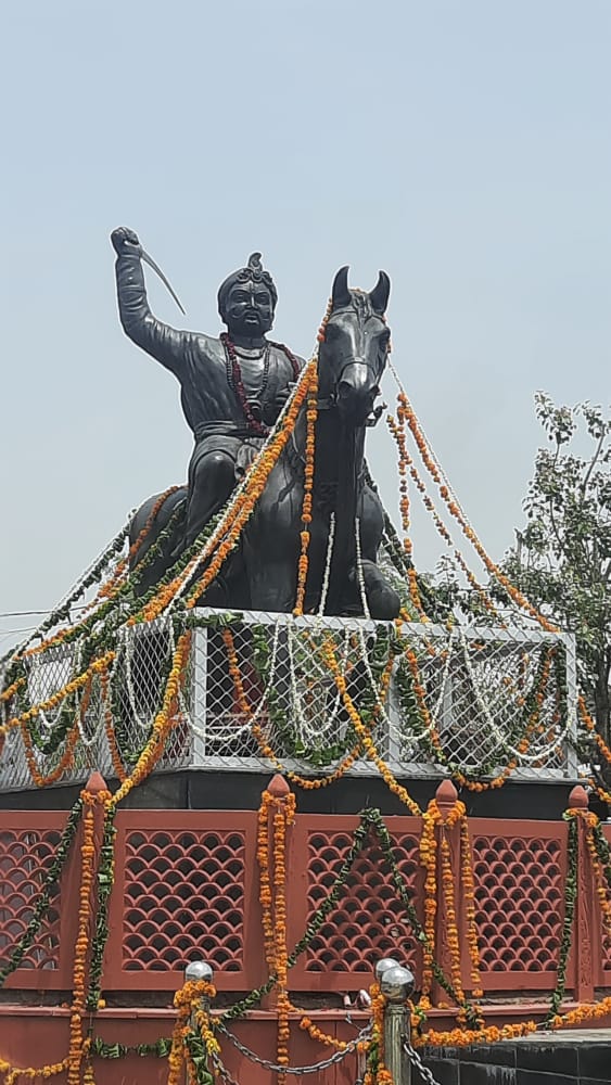 BSurota's tweet photo. हिंदूजा सूरज महाराजा सूरजमल जी अमर रहे 🙏🙏 https://t.co/ZuO55oR1dx