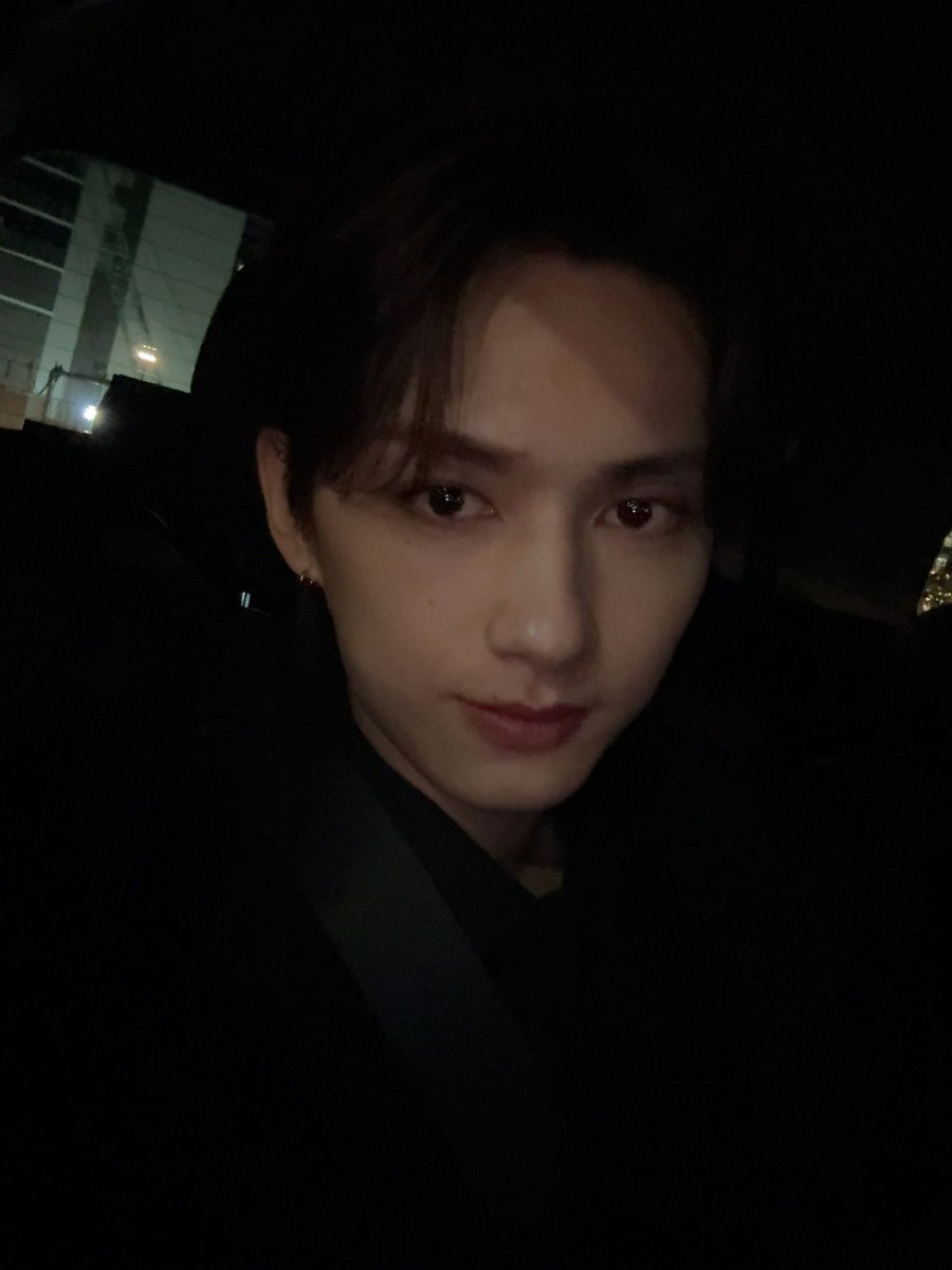 Junehui's tweet photo. 여러분 감사합니다!!!❤️💎✨ 내일 무대에서 봐요😆 https://t.co/rW5CzEIGfb