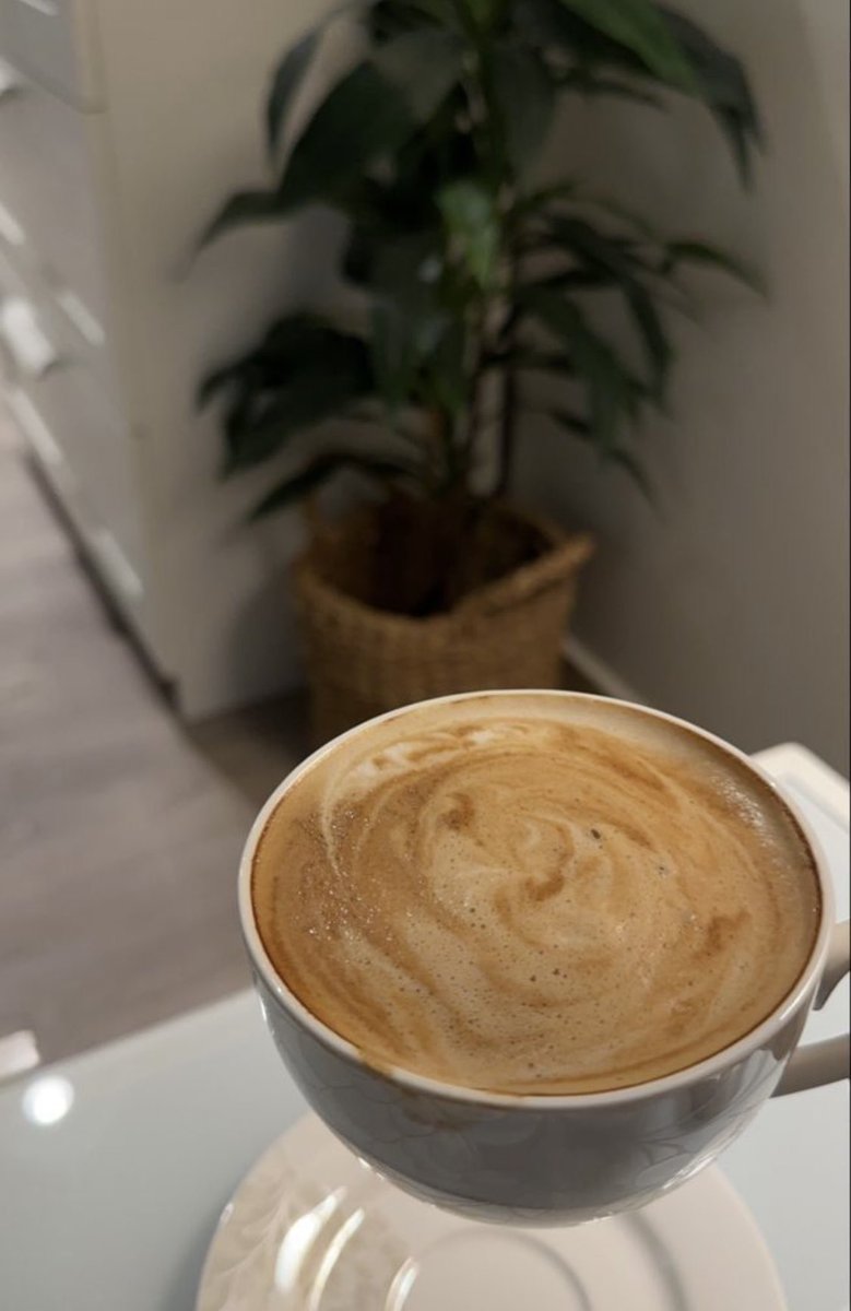 أعتزلت حُب الناس وأكتفيت بحُب القهوة..
#الشتاء_قادم_يااصدقاء