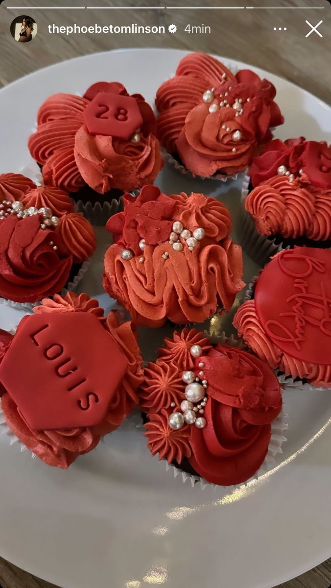 1DDailyPlanet's tweet photo. Louis' birthday cupcakes 🧁❤️
#HappyBirthdayLouis #LT32

© thephoebetomlinson https://t.co/F7UoR64ggK