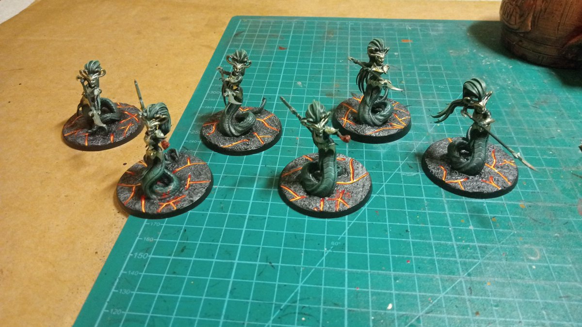 BreakingRadz's tweet photo. It's Christmas Eve my dudes. Finished my Serpent Knight Mob for #ReigninHell #paintalltheminis and now to see some purdy lights https://t.co/Vp0e5HwVq2