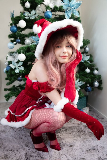 Merry Christmas Eve my dears 🎄&hearts;️ https://t.co/d9zP93M9Da