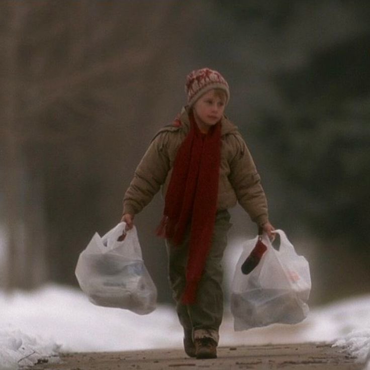 softparisian's tweet photo. home alone on christmas eve https://t.co/co1wAMPFwZ