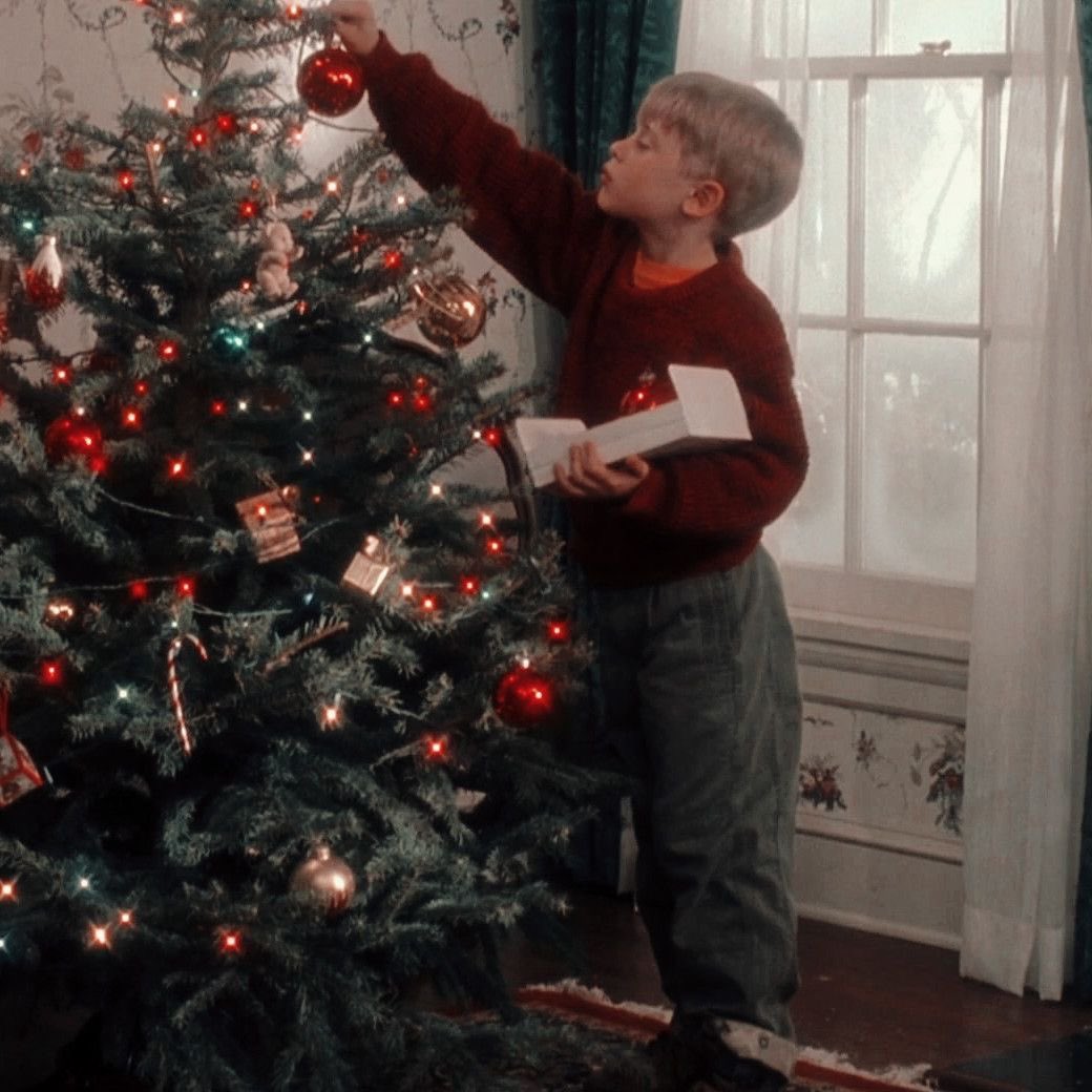 softparisian's tweet photo. home alone on christmas eve https://t.co/co1wAMPFwZ