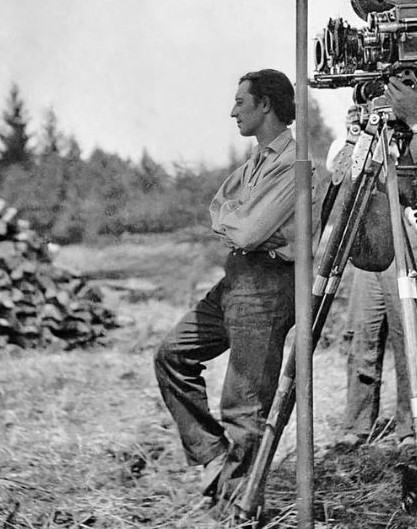 FilmsQuirky's tweet image. #TakingABreakFromFilming 
#TheGeneral (1926) 
After being rejected by the Confederate military, not realizing it was due to his crucial civilian role, an engineer must single-handedly recapture a locomotive after it is seized by Union spies.

#BusterKeaton chillin'.
#FilmX 📽️ 🎬