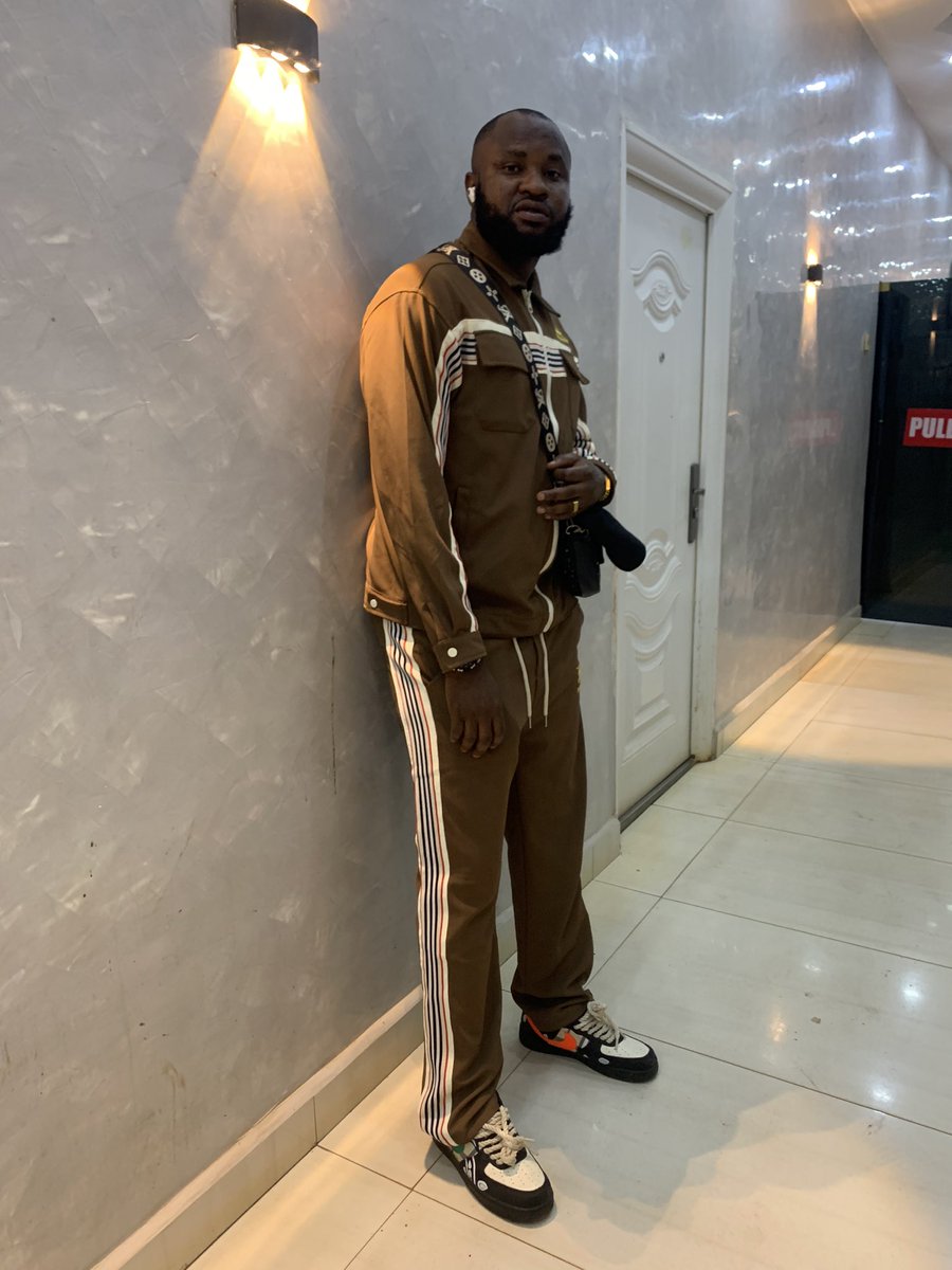 Merry Christmas 🎄 everyone🥰🥰 where are those doing give away o