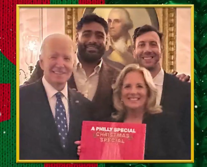 This week, Joe Biden secretly invited Jordan Mailata to the White House to surprise his wife Jill with a performance of Jordan singing “This Christmas” at the White House Staff Party. 🇺🇸🎄