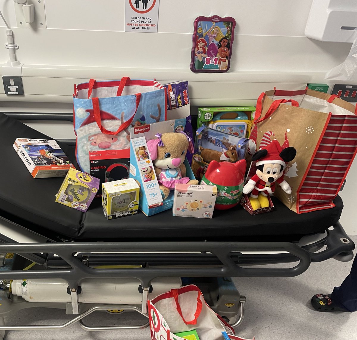 Paeds ED Play Specialist (@paeds_ed) on Twitter photo Thank you so much to <a href="/leonard_design/">Leonard Design</a> for there generous donation of toys for patients who attend A&E over Christmas. This will certainly spread some Christmas cheer and put a lot of smiles on faces. Thank you so much! Merry Christmas ππ
πΌ Thank you so much to <a href="/leonard_design/">Leonard Design</a> for there generous donation of toys for patients who attend A&E over Christmas. This will certainly spread some Christmas cheer and put a lot of smiles on faces. Thank you so much! Merry Christmas ππ
πΌ