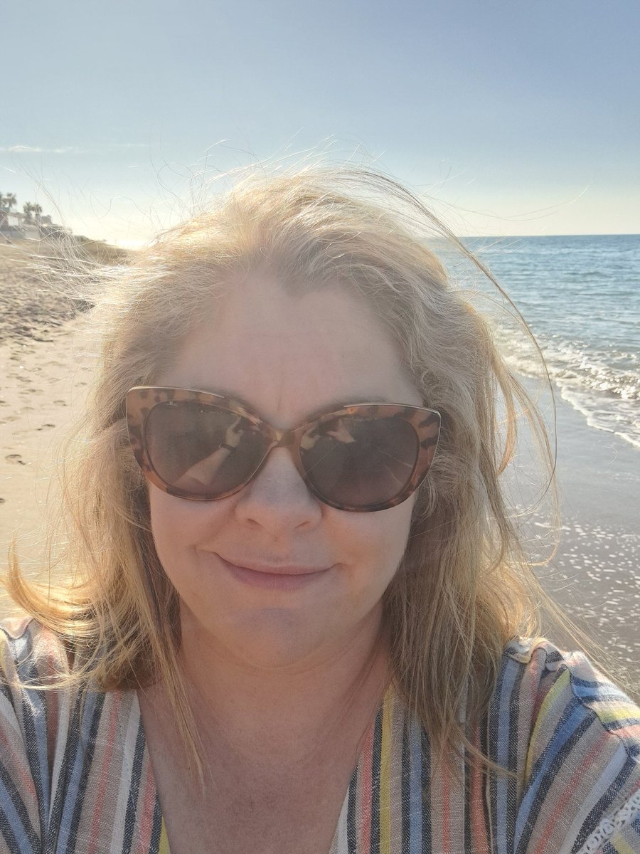 Collins_CJB's tweet photo. So we decided to take a plunge this year and spend Christmas abroad. There was a tearful call to my parents earlier and one filled with laughter with my sis (who is now responsible for the turkey tomorrow) best of luck @collins_sibh having a blast in Malaga #FelizNavidad #nollaig https://t.co/KuIYwaVMlW