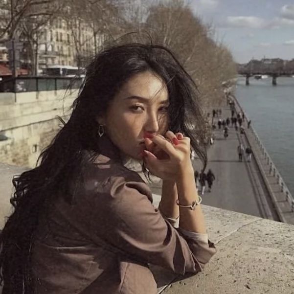 ChelyBom's tweet photo. . ✿ 
        散歩中°👩🏻‍🤝‍👨🏼
𝙸𝚝'𝚜 𝚋𝚎𝚐𝚒𝚗𝚗𝚒𝚗𝚐 𝚝𝚘 𝚕𝚘𝚘𝚔 𝚕𝚒𝚔𝚎 𝙲𝚑𝚛𝚒𝚜𝚝𝚖𝚊𝚜. — ❝ Estamos de paseo antes de hacer las compras navideñas. Si si, ya sé que soy de esas que lo dejan todo para lo último. Ya ni puedo posar seria si me sonríe devuelta.❞ https://t.co/P7UiV1HliZ