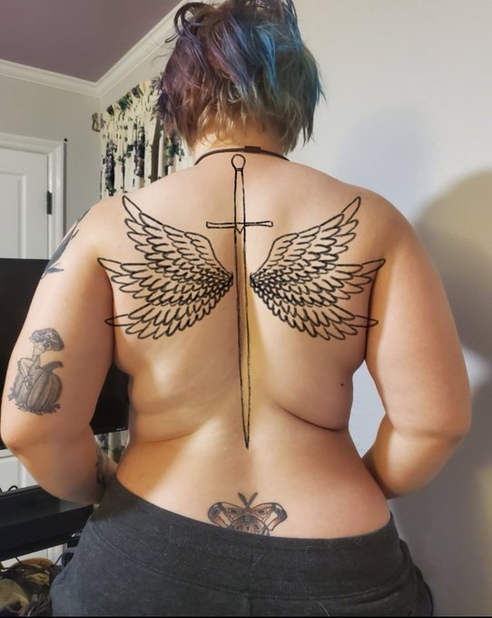 New years resolution is getting someone to fund all these tattoos for me https://t.co/xzopdUU87L