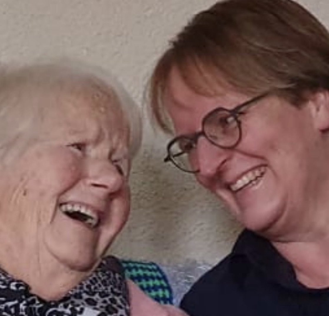 AlpeduEs's tweet photo. Wat zou mijn lieve moeder het fantastisch hebben gevonden: 7.502.981,- euro! Dat betekent hoop voor alle ALS-patiënten, hoop voor hun partners en vrienden en hoop voor hun kinderen. Wat een week vol emoties en gemis… https://t.co/ZvbkhCwKG4