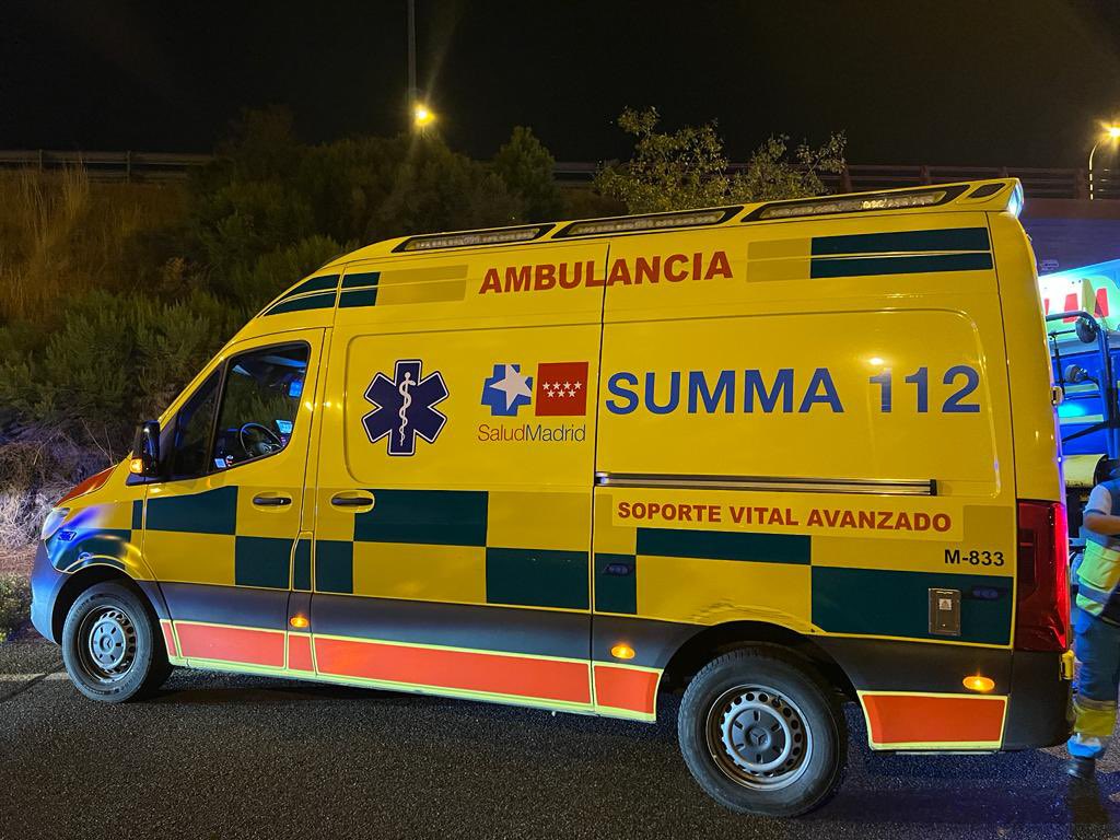 112cmadrid's tweet photo. Explosión de un conducto de agua del circuito de calefacción de una chimenea en #FresnodelTorote 
 
Sanitarios del #SUMMA112 estabilizan y trasladan grave al hospital a un varón con quemaduras de primer y segundo grado en cara cuello y extremidades. 

Intervienen #BomberosCM. https://t.co/NJhw7EdbCw