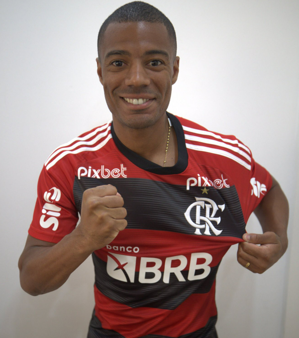 GCI77ycWoAAMJL8?format=png&name=small