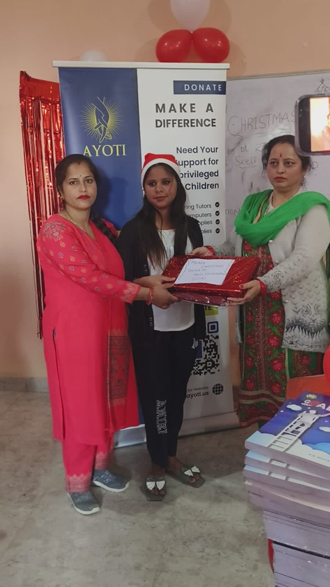 AyotiFoundation's tweet photo. #santaclaus arrived early for these underprivileged school children.

And, you made it possible.

Yes. #Ayoti sponsored #christmas2023 celebrations at the schools of these underprivileged children and #santaclaus delivered gifts and SMILES on the faces of these little ones. https://t.co/mEPd9ScWAp