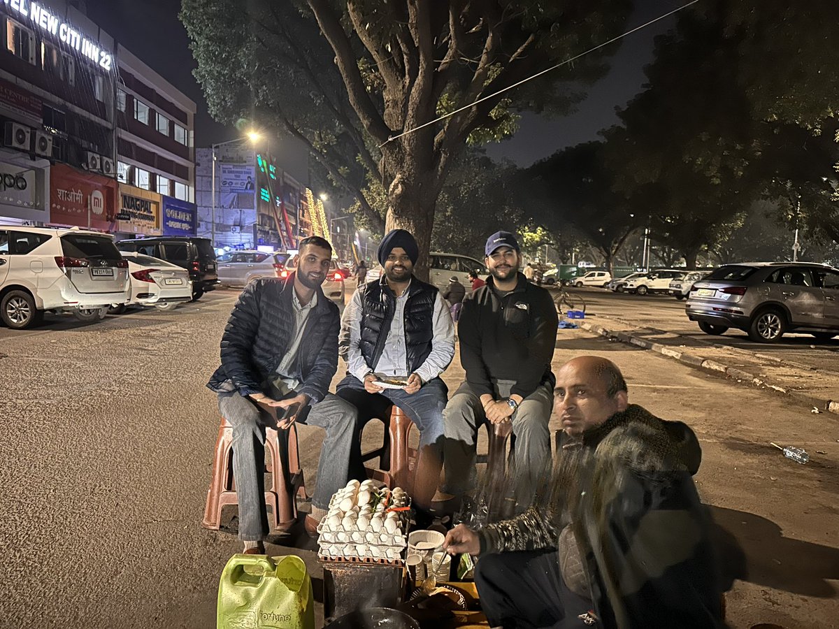 If you’re a night-owl like us, check out Sec22B late at night for the best hillstation style Maggi, Bread-Omelette and Cheese Omelette that you have ever had. (L-R Sardar Karanvir S Atwal, Sardar Kurban S Goraya, Me). Twas such a memorable night! #Chandigarh