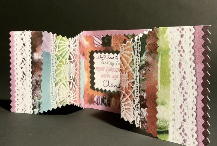 Thank you <a href="/Clare_Dales/">Clare Dales</a> for sending in this beautiful card for #ourfestivefeed 

The card itself unravels to reveal a message when you pull the ends apart.

And what a beautiful looking letter!

#illustratorsfair23 #illustratedchristmas