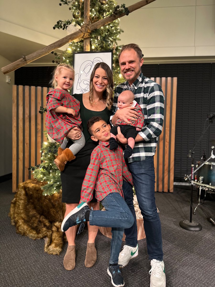 StevenKyle's tweet image. Love my family! Merry Christmas, everyone!