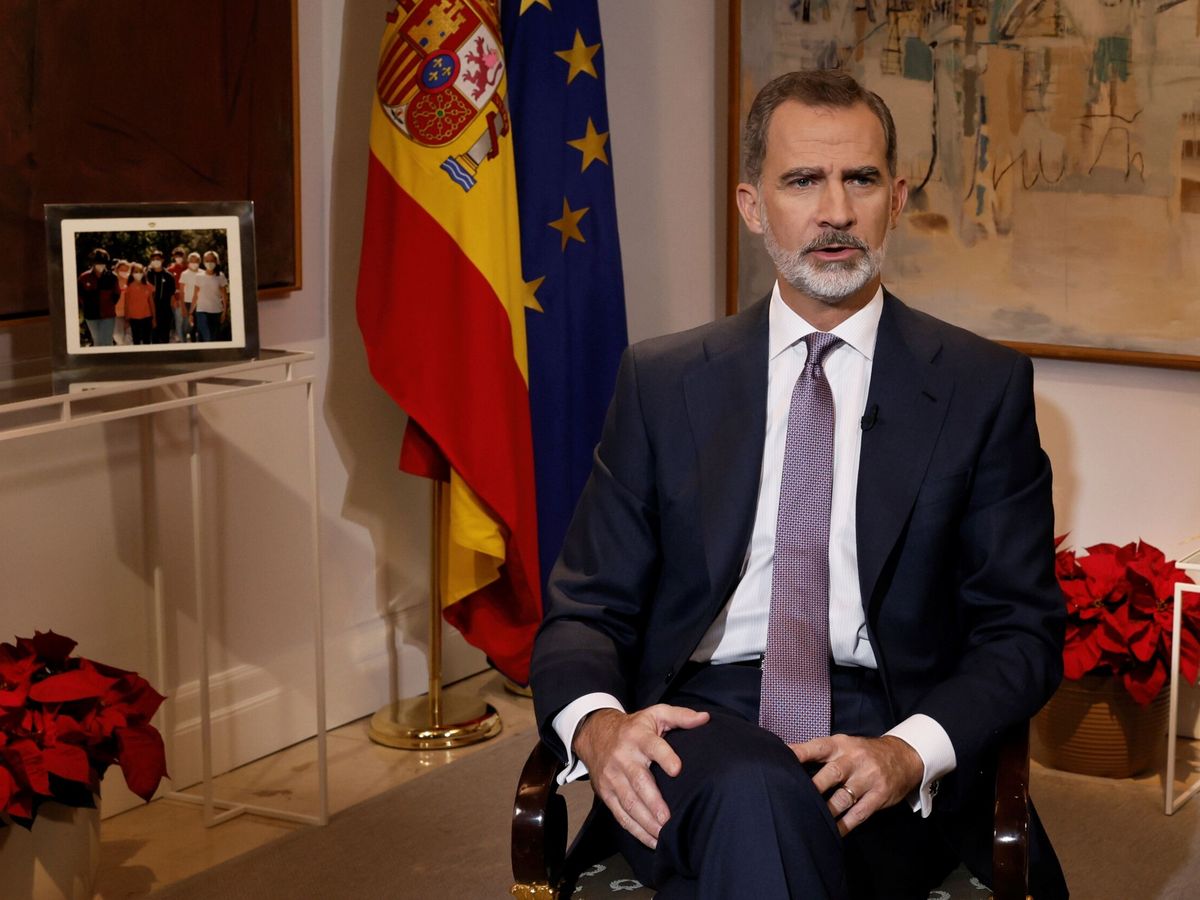 Lediakhov's tweet photo. El discurso de vuestro rey / El discurso del mío https://t.co/2nbfhqGDDM