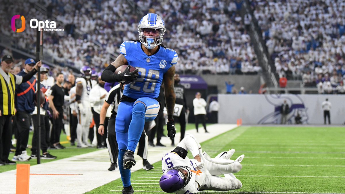 The @Lions have multiple first-year players this season with 9+ scrimmage TD: Jahmyr Gibbs (9) & Sam LaPorta (9). The only other NFL team to do this in a season all-time was the 2004 Bills: Lee Evans (9) & Willis McGahee (13).