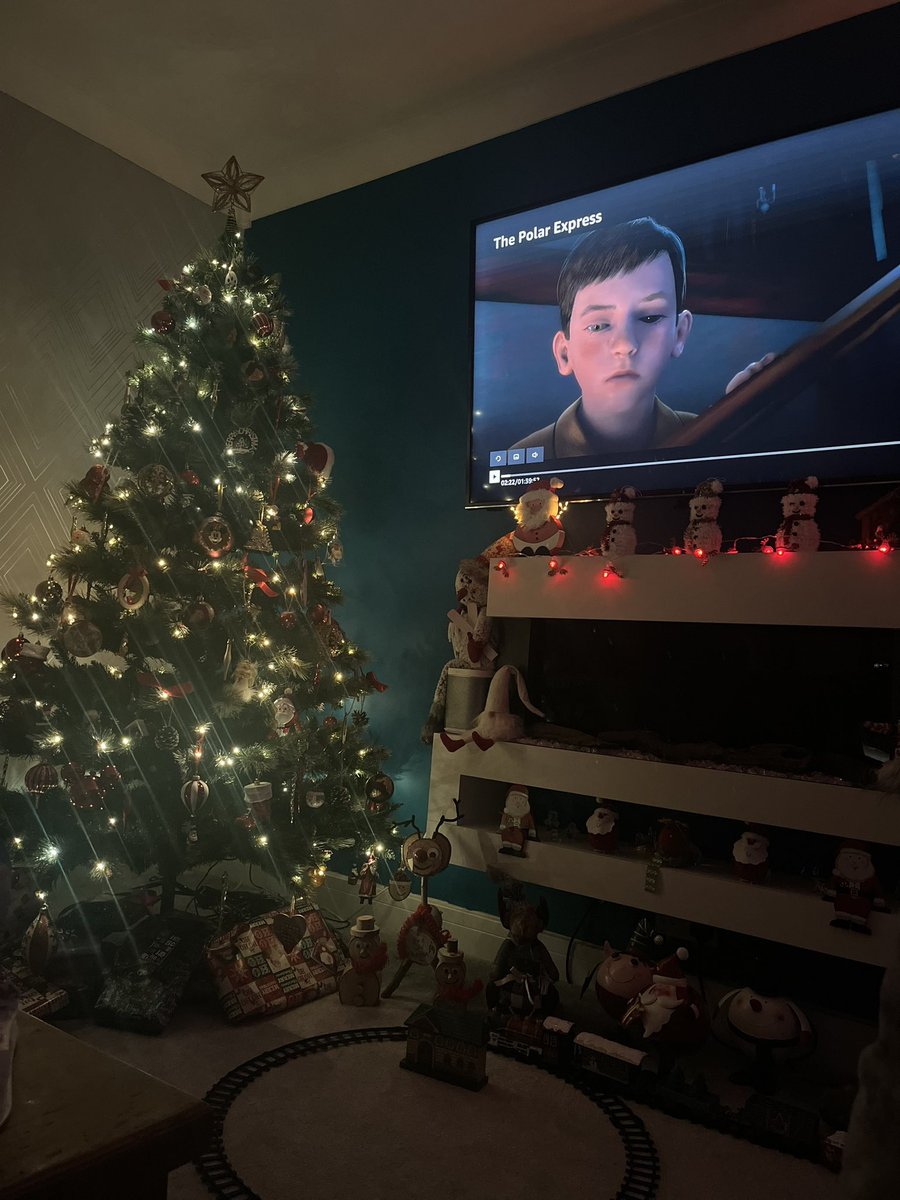 davidtaylor325's tweet photo. Not a bad Christmas Eve! Can’t wait until tomoro!!! https://t.co/V1z7AmLLeT